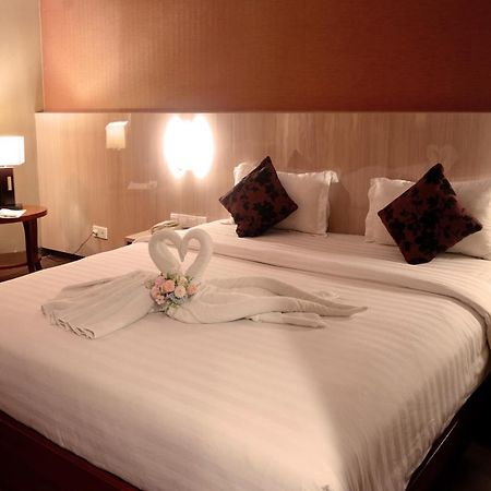 Grand Hatika Hotel Tanjung Pandan Kültér fotó