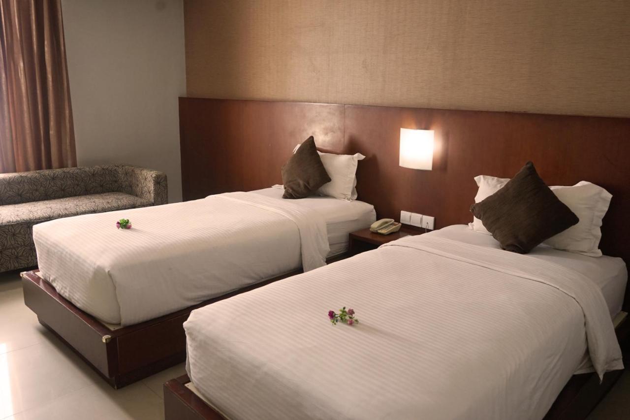 Grand Hatika Hotel Tanjung Pandan Kültér fotó