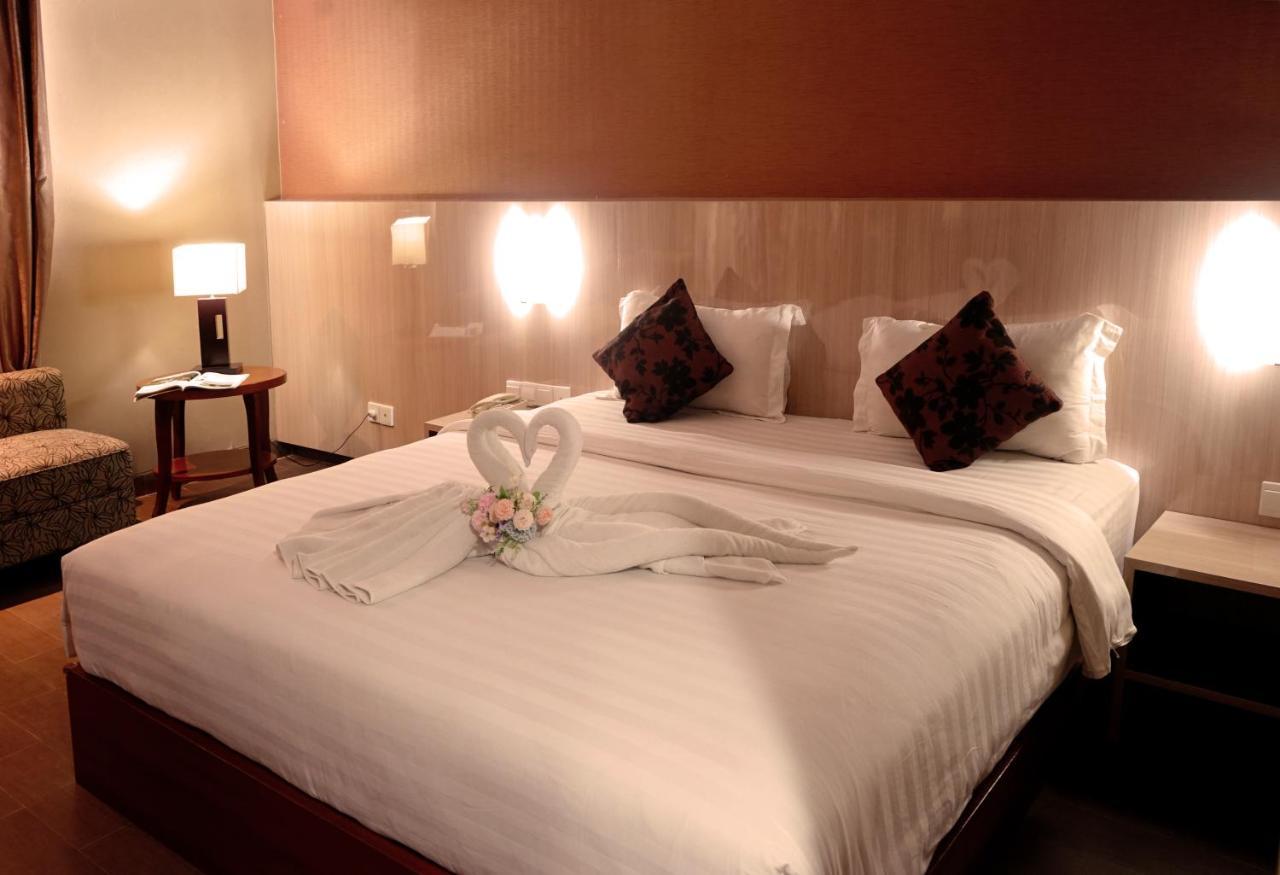 Grand Hatika Hotel Tanjung Pandan Kültér fotó