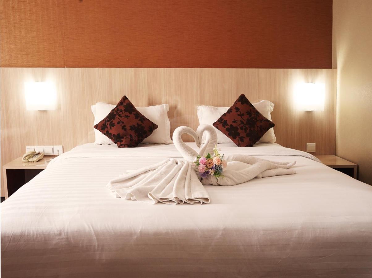 Grand Hatika Hotel Tanjung Pandan Kültér fotó