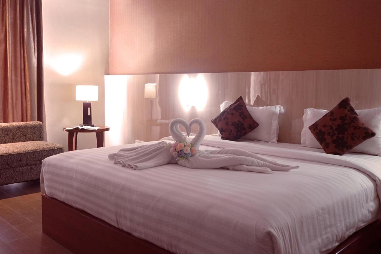 Grand Hatika Hotel Tanjung Pandan Kültér fotó