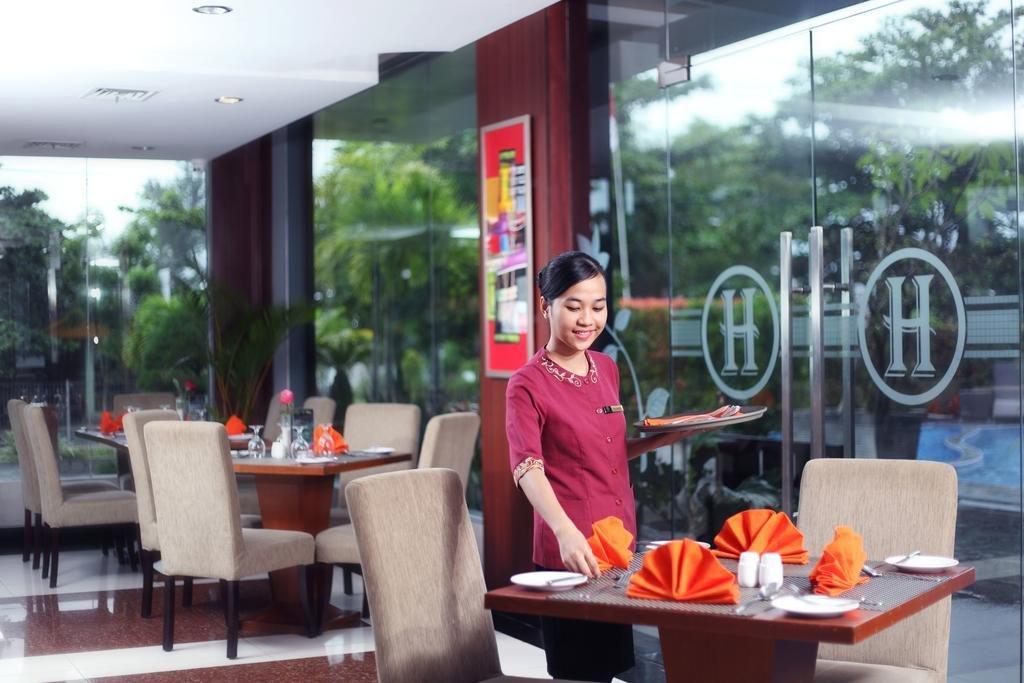Grand Hatika Hotel Tanjung Pandan Kültér fotó