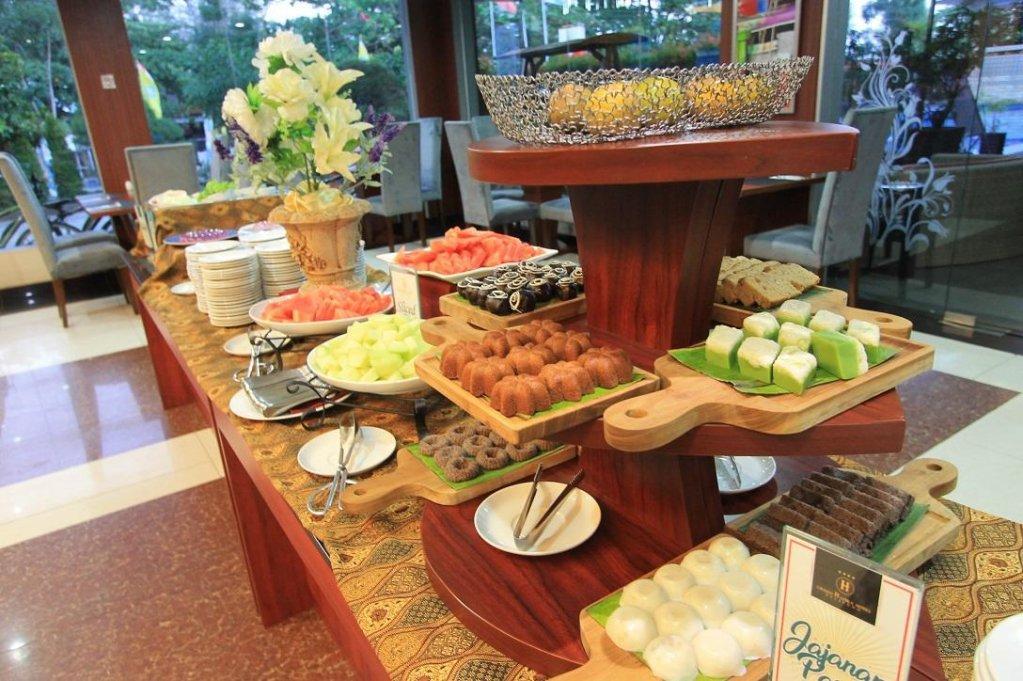 Grand Hatika Hotel Tanjung Pandan Kültér fotó