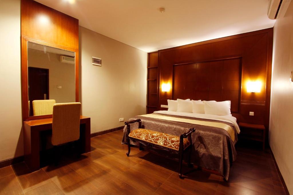 Grand Hatika Hotel Tanjung Pandan Kültér fotó