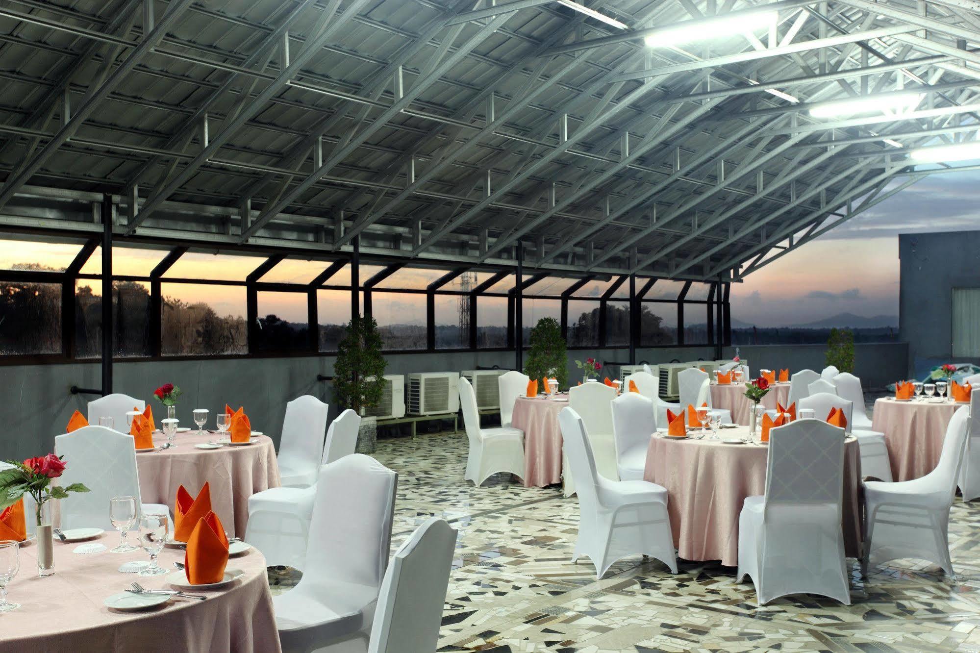 Grand Hatika Hotel Tanjung Pandan Kültér fotó