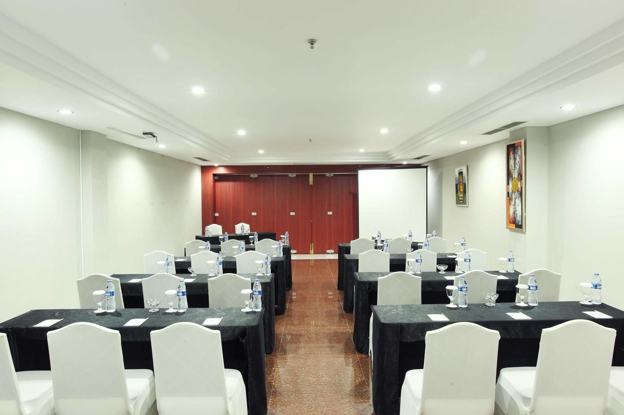 Grand Hatika Hotel Tanjung Pandan Kültér fotó