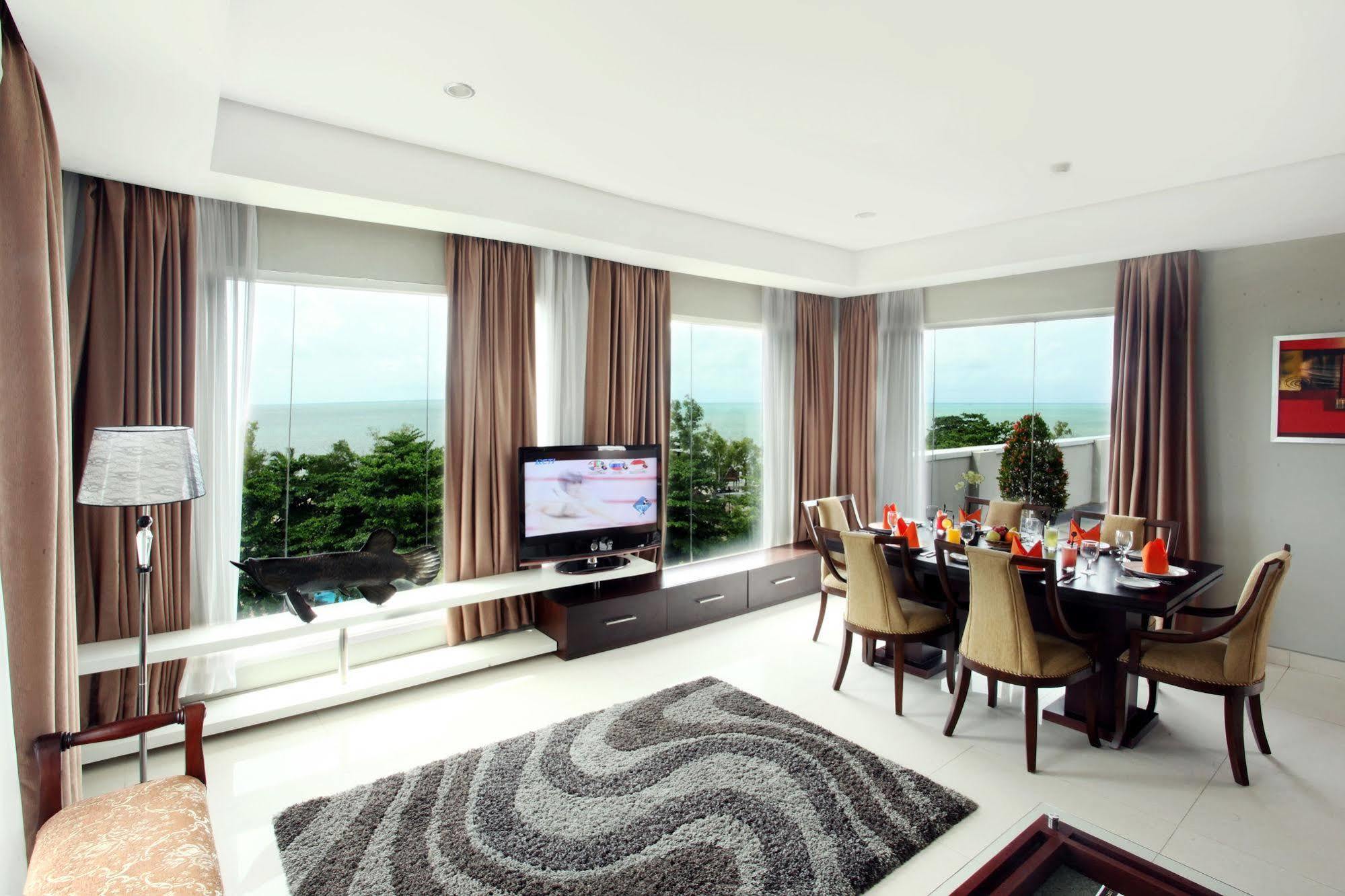 Grand Hatika Hotel Tanjung Pandan Kültér fotó