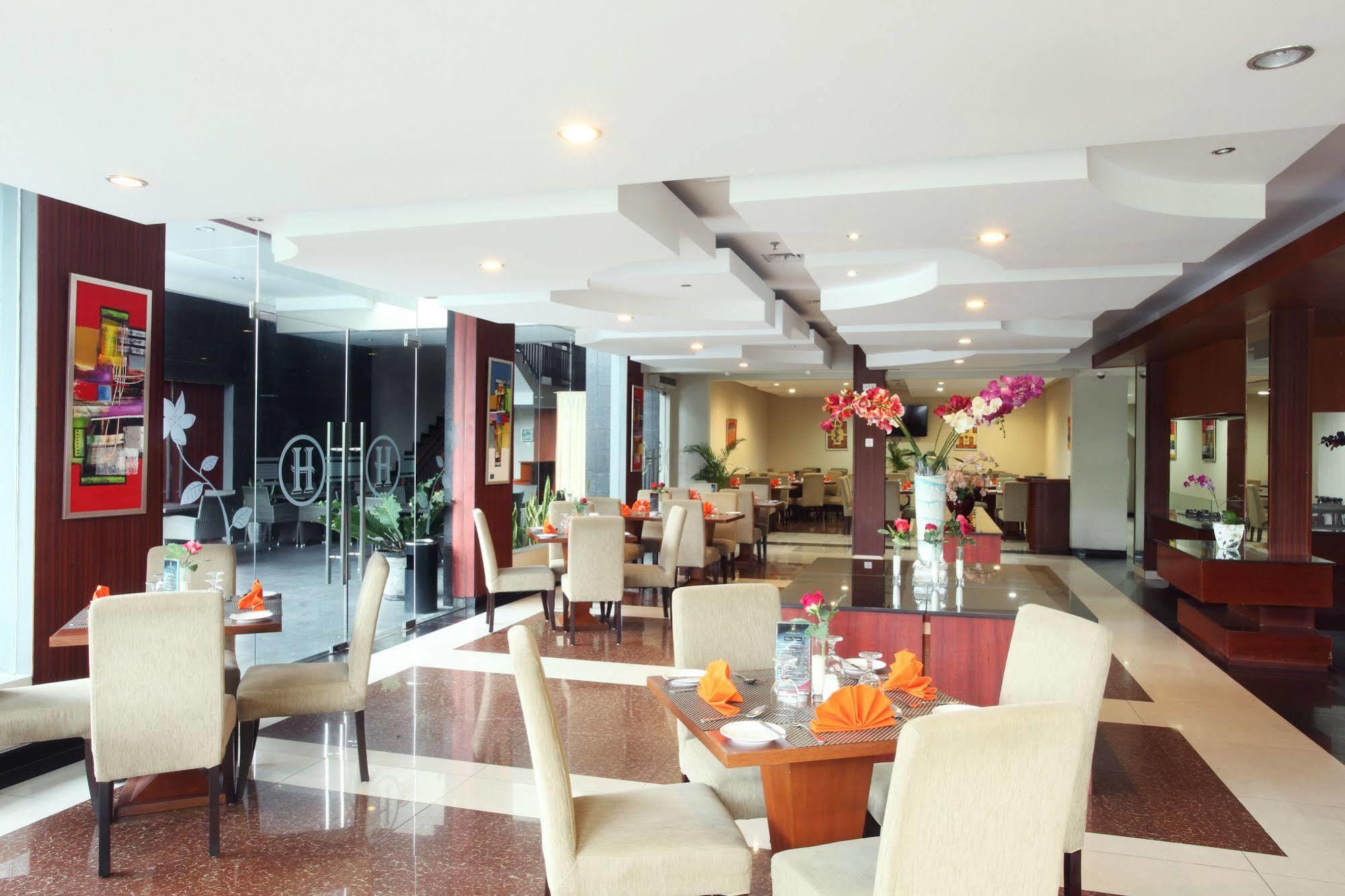Grand Hatika Hotel Tanjung Pandan Kültér fotó