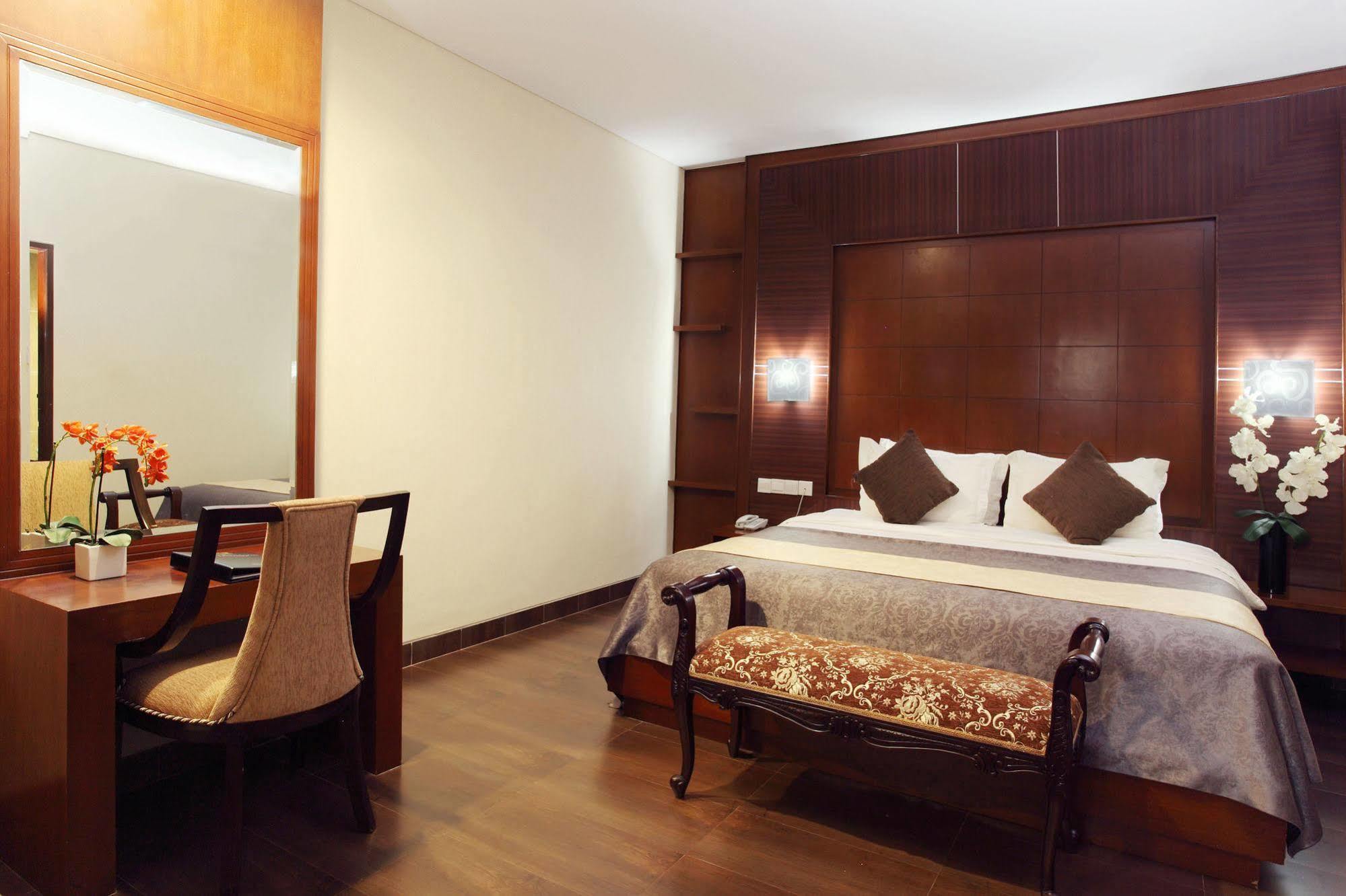 Grand Hatika Hotel Tanjung Pandan Kültér fotó