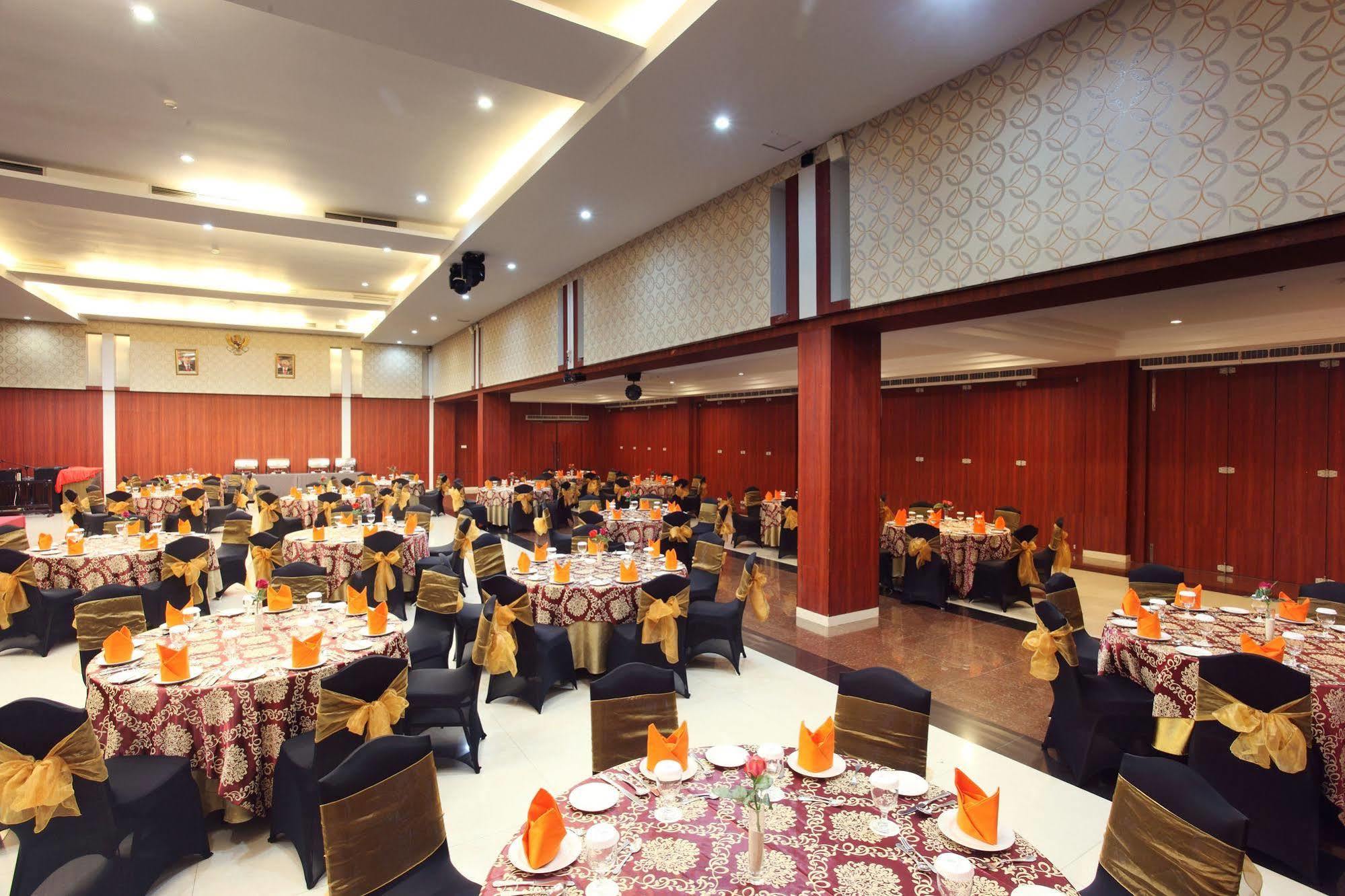 Grand Hatika Hotel Tanjung Pandan Kültér fotó
