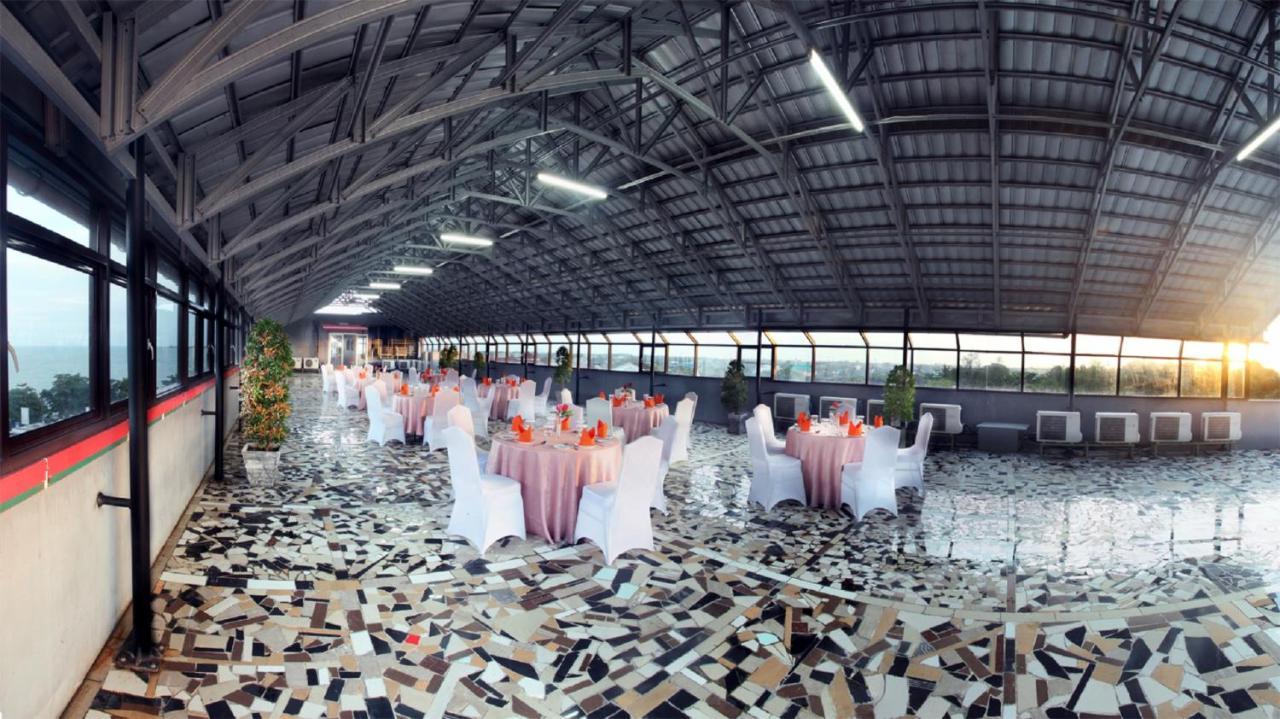 Grand Hatika Hotel Tanjung Pandan Kültér fotó