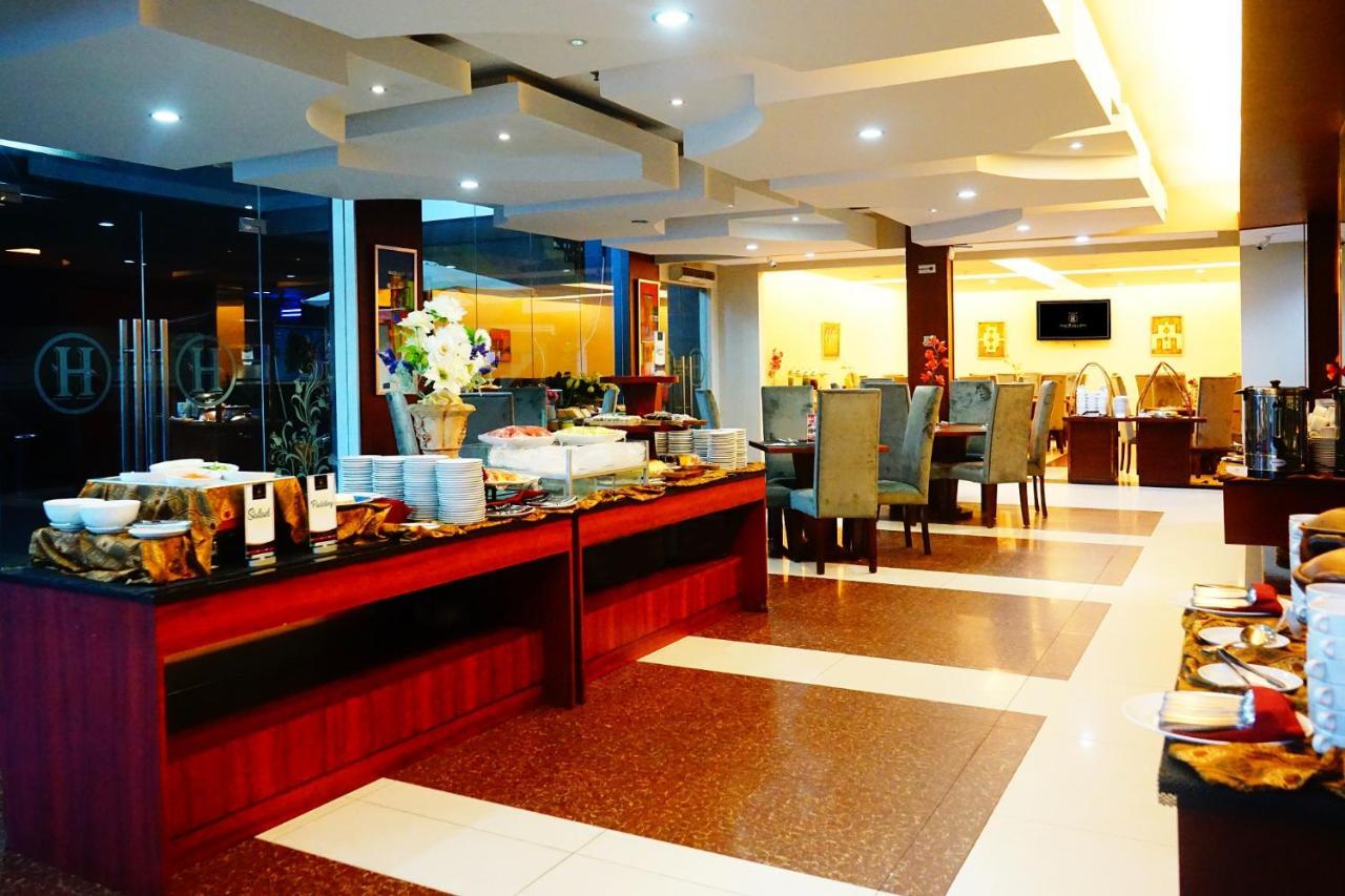 Grand Hatika Hotel Tanjung Pandan Kültér fotó